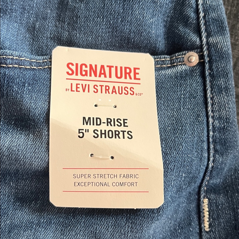 Levi Strauss Signature Classic Blue Jean Shorts - Picture 2 of 4